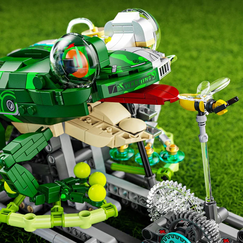 Mechanical Frog Building Block Set - 898 Piece STEM Model